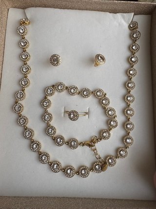 Conjunto collar,anillo,pendientes y pulsera dorado