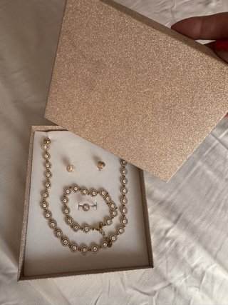 Conjunto collar,anillo,pendientes y pulsera dorado
