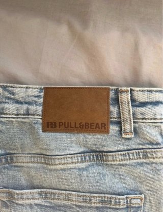 Pantalón vaquero Pull&Bear desgastado