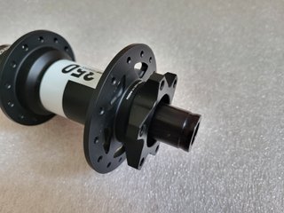 Buje trasero DT Swiss 350 28h 148mm 6T
