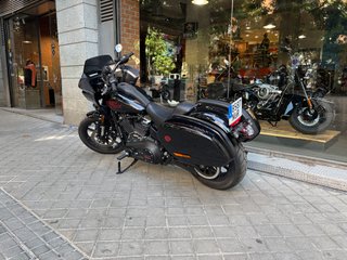 Harley-Davidson Low Rider ST Negra