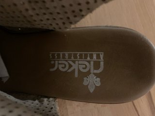 Sandalias de cuña Rieker beige y marrón