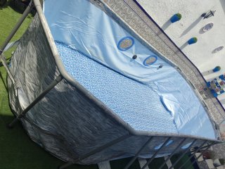 Liner piscina con fisura para reparar