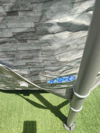 Liner piscina con fisura para reparar