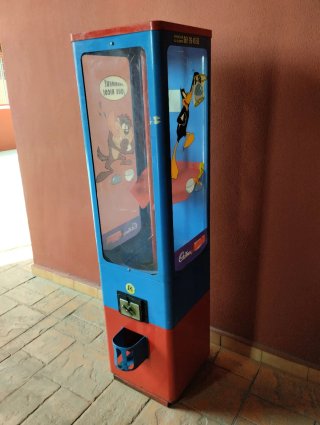 Máquina vintage cadbury Looney tunes taz 1€.