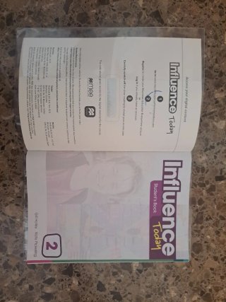 INFLUENCE TODAY 2 Student's book: libro de text...