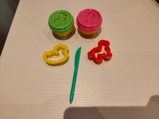 Set 10 pacchi plastiline con formine e coltellino