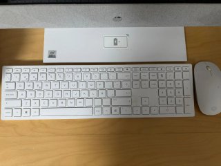 Ordenador HP Beige y Blanco con Teclado y Ratón