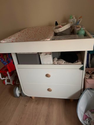 Cuna infantil con cajón y cambiador