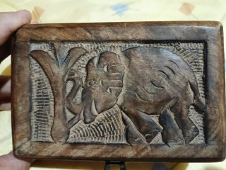 Cajita de madera tallada elefante