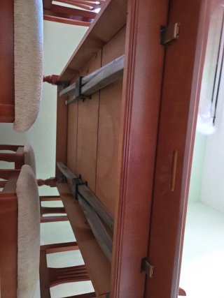Mesa de comedor de madera noble con 4 sillas