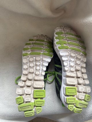 Deportivas Reebok Negras y Verdes.