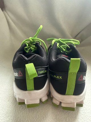 Deportivas Reebok Negras y Verdes.