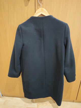 Abrigo Zara con cuello de pelo negro