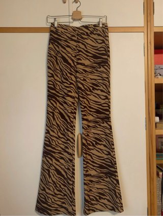 Pantalón Campana Animal Print Stradivarius