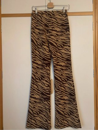 Pantalón Campana Animal Print Stradivarius