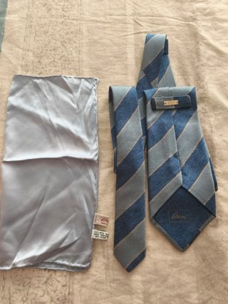 Corbata y Pañuelo bolsillo Brioni Seda 100%