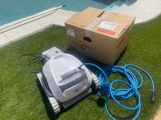 Robot Limpiafondos Piscina Dolphin E10