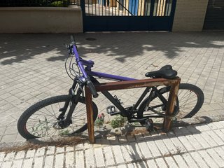 Bicicleta Morada Montaña negociable
