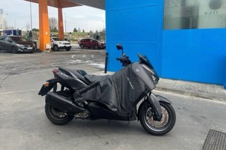Yamaha X MAX 300 con manta