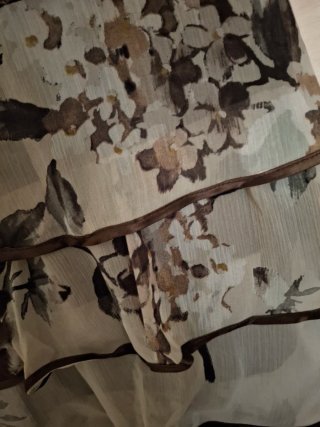 Vestido fiesta Rinascimento satén floral con forro