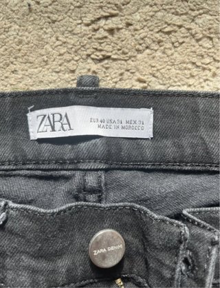 Pantalón vaquero negro Zara largo