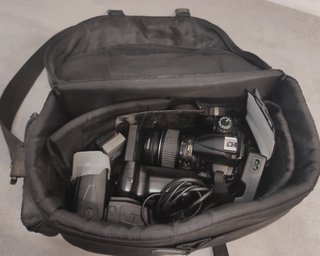 Pack Nikon D5000 + 18-55 + Flash SB-700 + Grip +