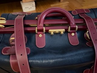 Borsa in pelle nera e bordeaux