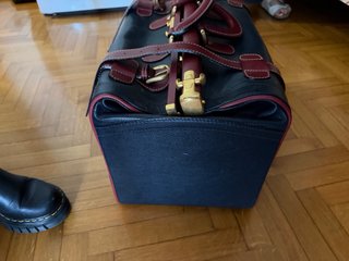 Borsa in pelle nera e bordeaux