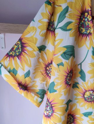 Camiseta manga corta con girasoles