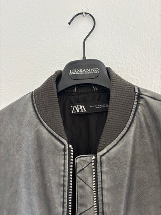 Bomber Zara efecto piel gris Talla XS