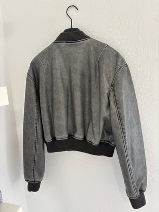 Bomber Zara efecto piel gris Talla XS