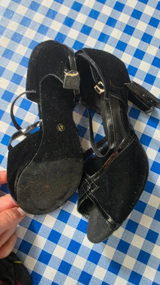 Zapatos de baile aterciopelado, super cómodos.