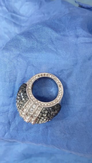 Gran Anillo Swarovski Teodora Negro y Plateado