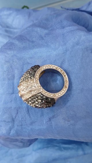 Gran Anillo Swarovski Teodora Negro y Plateado