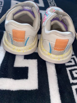 Zapatillas Zara beige y rosa talla 21