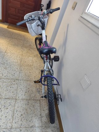Bicicleta niña blanca y rosa