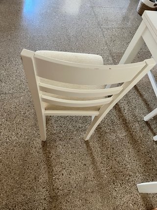 Sedie da pranzo in legno beige e bianche
