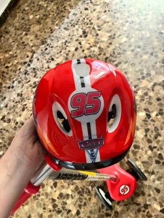 Patinete Rayo McQueen y Casco