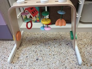 Gimnasio de madera para bebé