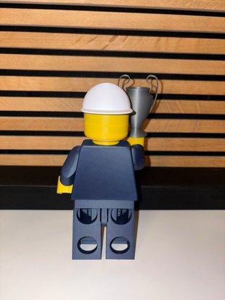 Figura Lego PSG Campeón de Europa 2026 con Copa