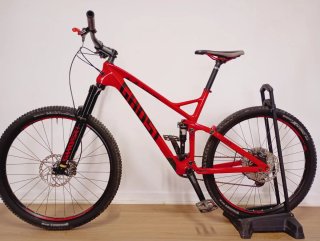 Mountain bike full sospensione carbonio