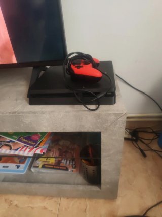 Consola PS4 Slim 1TB Negra + Mando Rojo