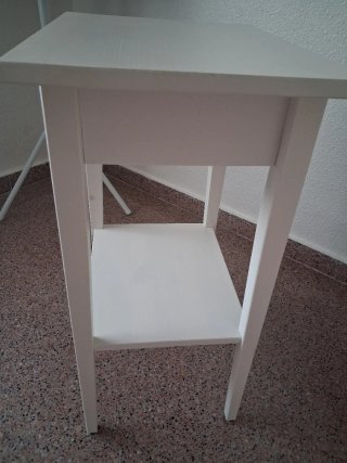 Mesita de noche Ikea blanca con cajón