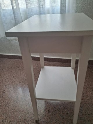 Mesita de noche Ikea blanca con cajón