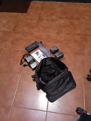 Silla de ruedas eléctrica negra