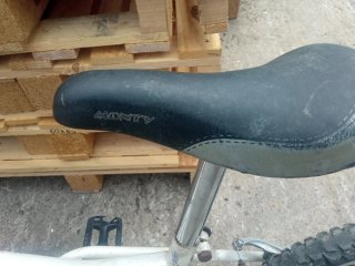 Bicicleta infantil Monty roja y blanca