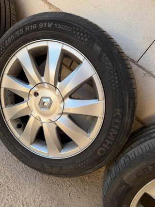 Llantas Renault Scenic con neumáticos