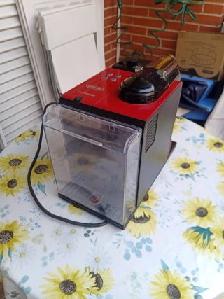 Cafetera Nespresso DeLonghi Roja