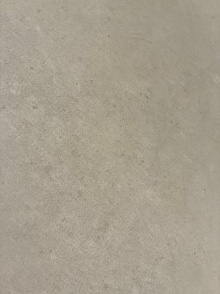 Mesa extensible de sobre de piedra y madera blanca
